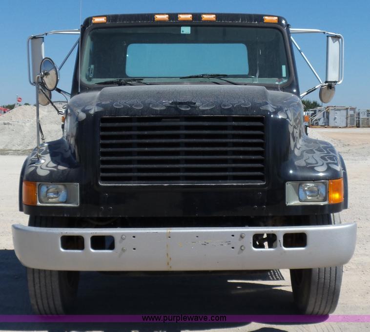 image for item DB4506 2001 International 4900 truck cab and chassis
