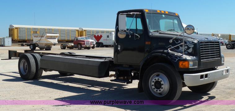 image for item DB4506 2001 International 4900 truck cab and chassis