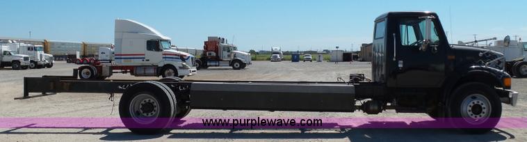 image for item DB4506 2001 International 4900 truck cab and chassis