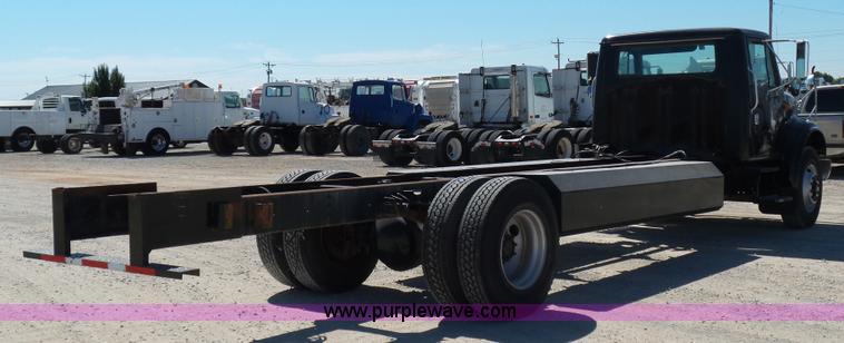 image for item DB4506 2001 International 4900 truck cab and chassis