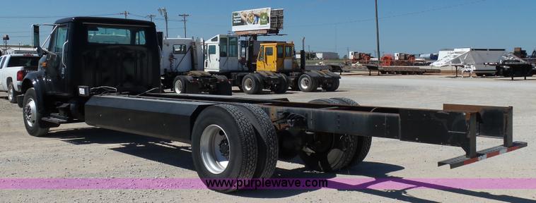 image for item DB4506 2001 International 4900 truck cab and chassis