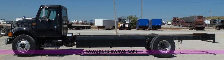 image for item DB4506 2001 International 4900 truck cab and chassis