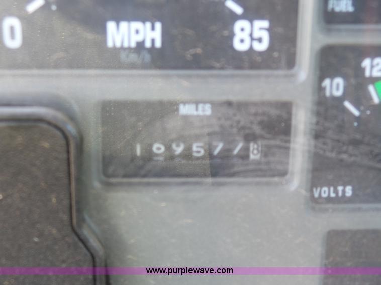 image for item DB4506 2001 International 4900 truck cab and chassis