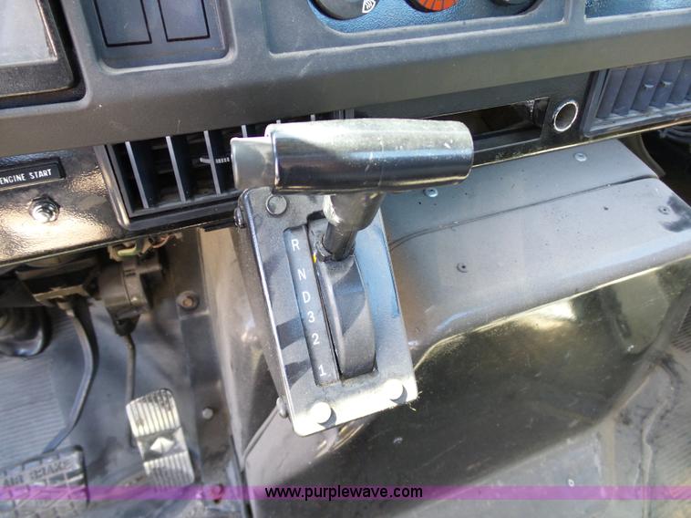 image for item DB4506 2001 International 4900 truck cab and chassis