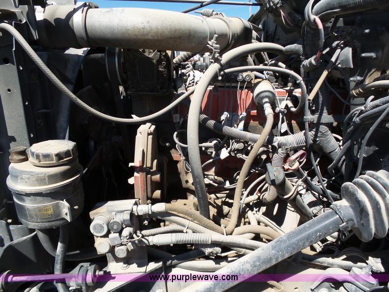 image for item DB4506 2001 International 4900 truck cab and chassis