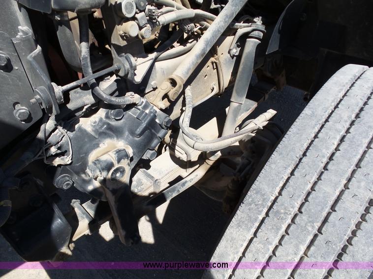 image for item DB4506 2001 International 4900 truck cab and chassis