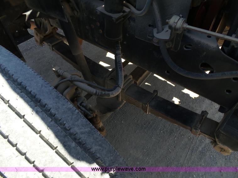 image for item DB4506 2001 International 4900 truck cab and chassis