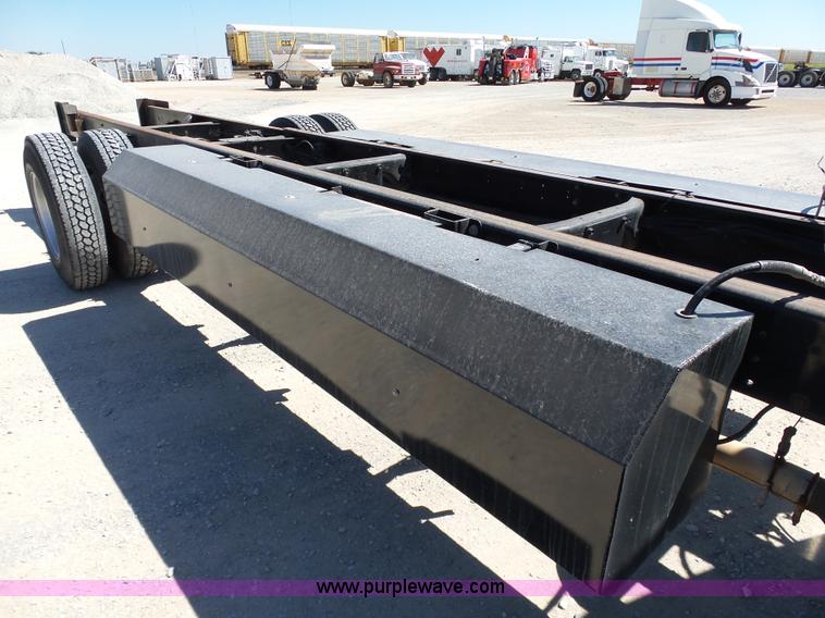 image for item DB4506 2001 International 4900 truck cab and chassis