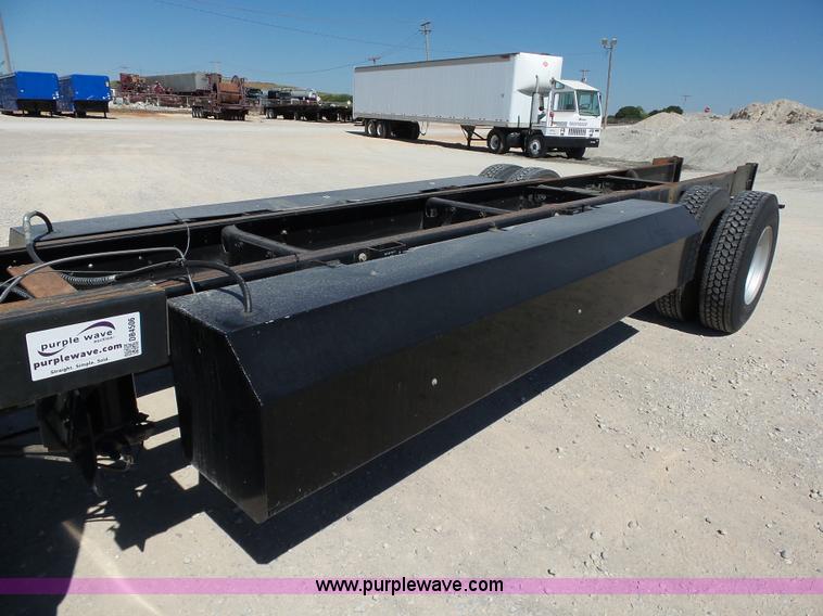 image for item DB4506 2001 International 4900 truck cab and chassis