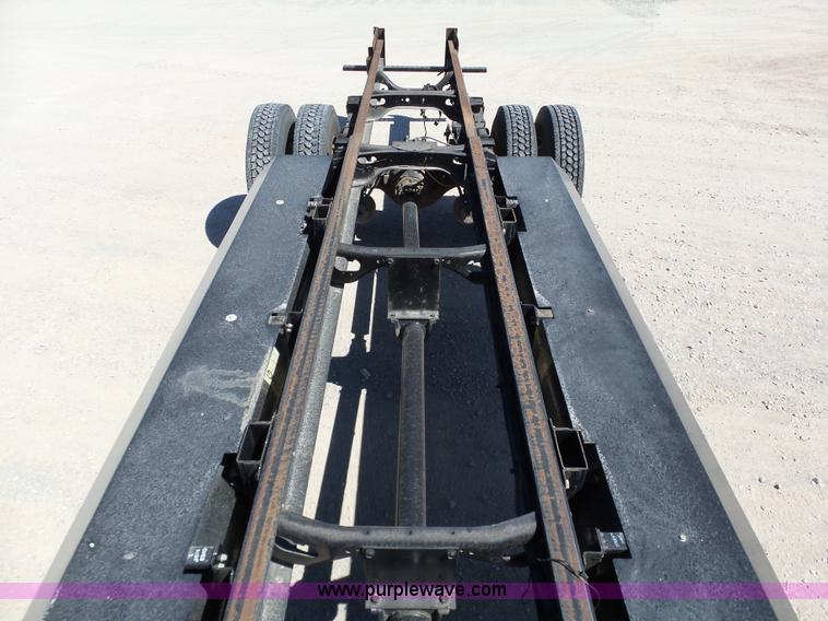 image for item DB4506 2001 International 4900 truck cab and chassis