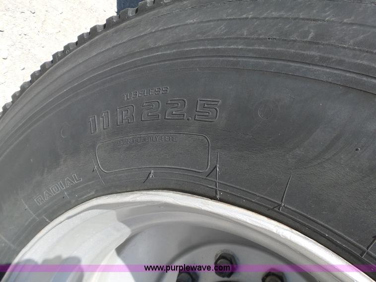 image for item DB4506 2001 International 4900 truck cab and chassis