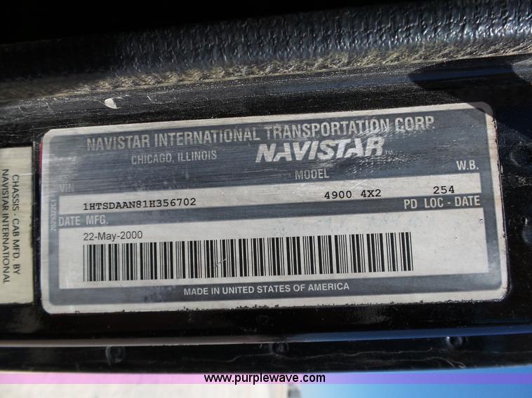 image for item DB4506 2001 International 4900 truck cab and chassis