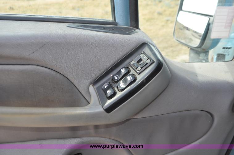 image for item G7470 2010 Peterbilt 387 semi truck