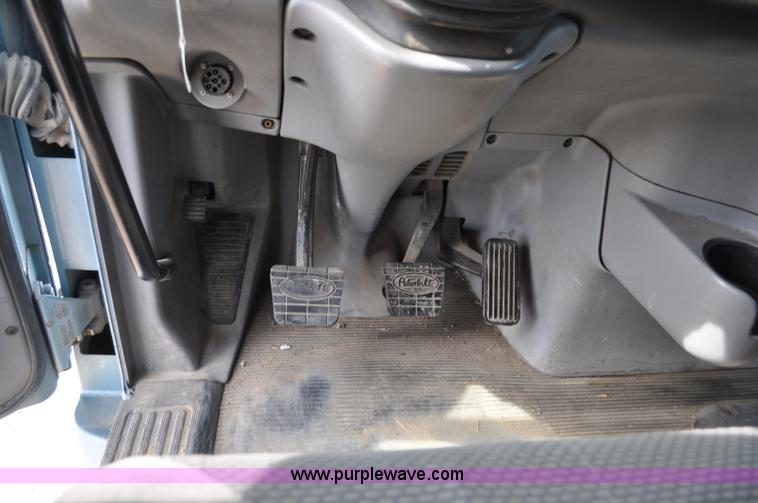 image for item G7470 2010 Peterbilt 387 semi truck