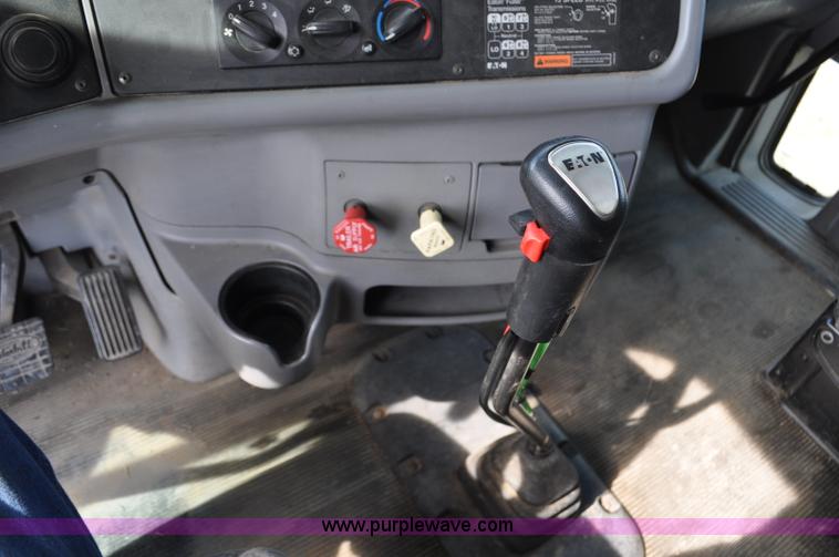 image for item G7470 2010 Peterbilt 387 semi truck