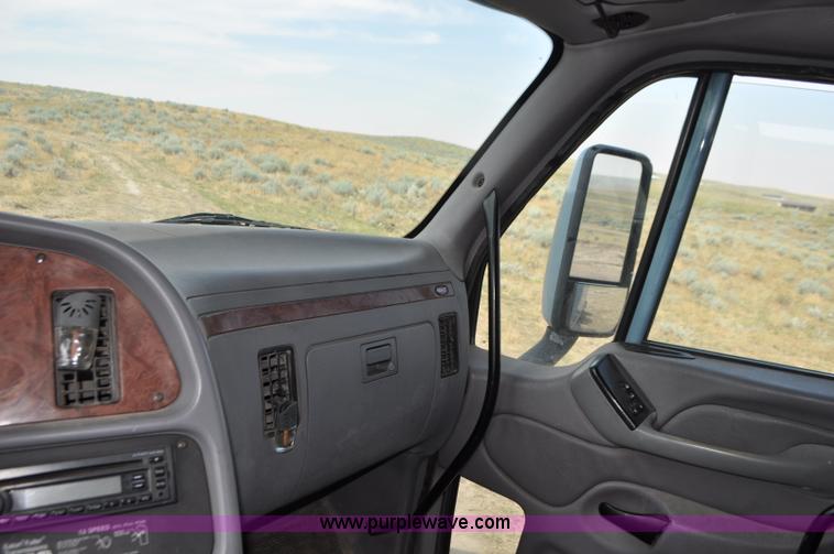 image for item G7470 2010 Peterbilt 387 semi truck