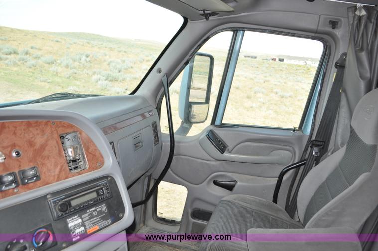 image for item G7470 2010 Peterbilt 387 semi truck