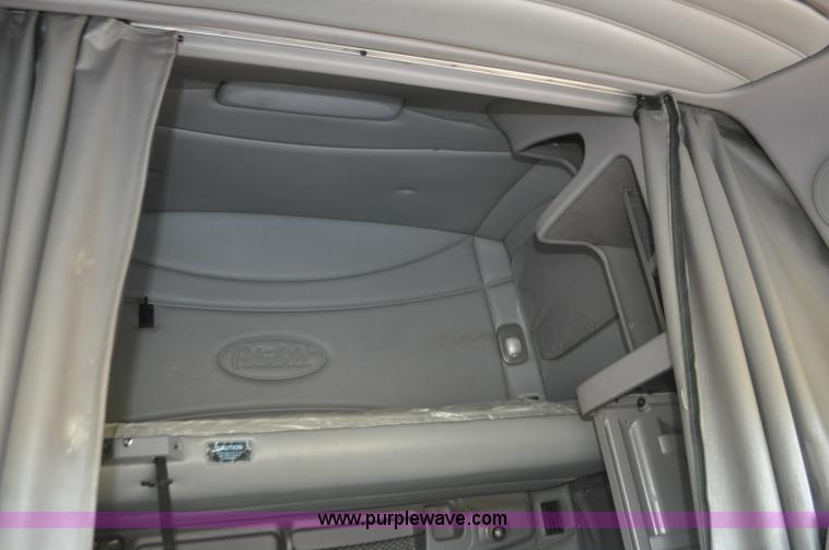 image for item G7470 2010 Peterbilt 387 semi truck