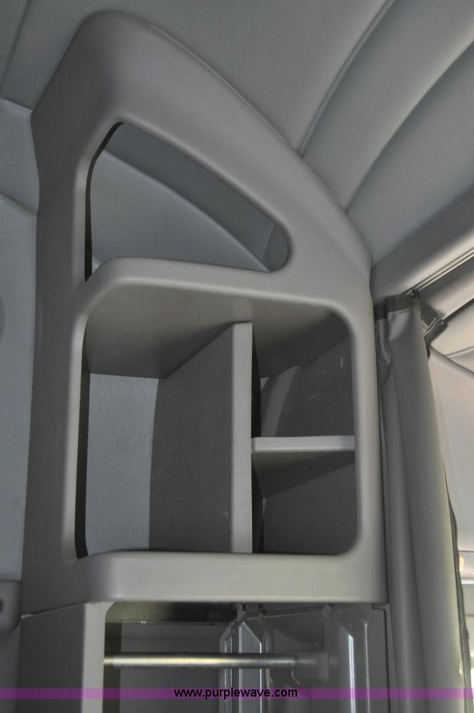 image for item G7470 2010 Peterbilt 387 semi truck