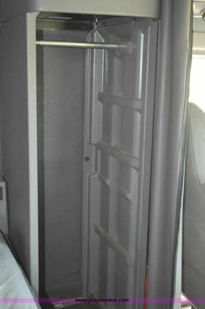 image for item G7470 2010 Peterbilt 387 semi truck