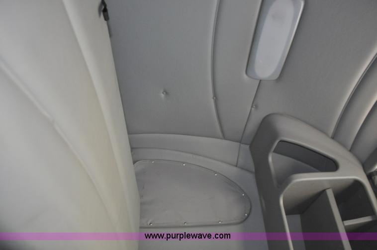 image for item G7470 2010 Peterbilt 387 semi truck