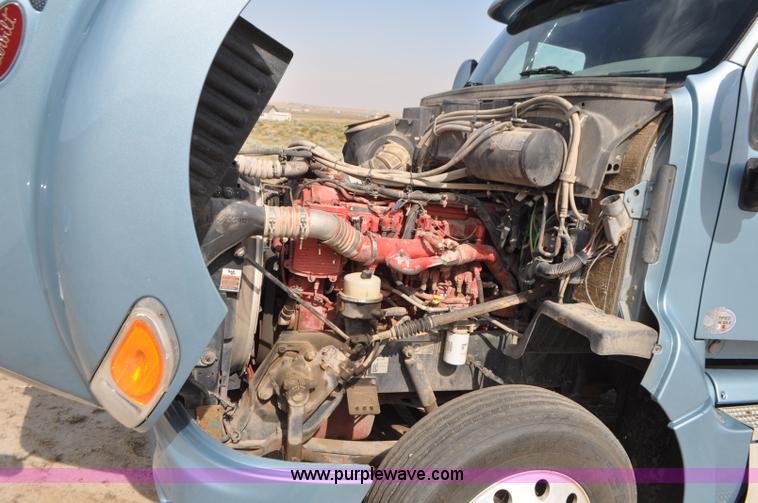 image for item G7470 2010 Peterbilt 387 semi truck