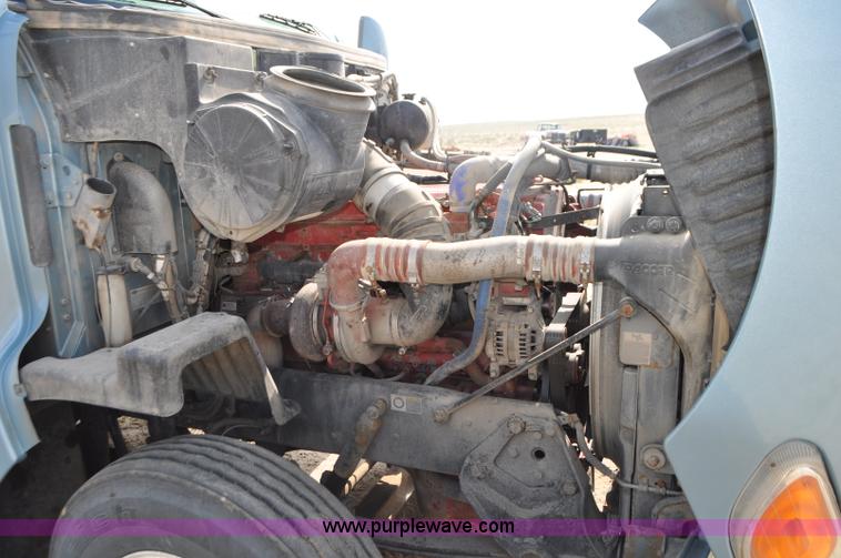 image for item G7470 2010 Peterbilt 387 semi truck