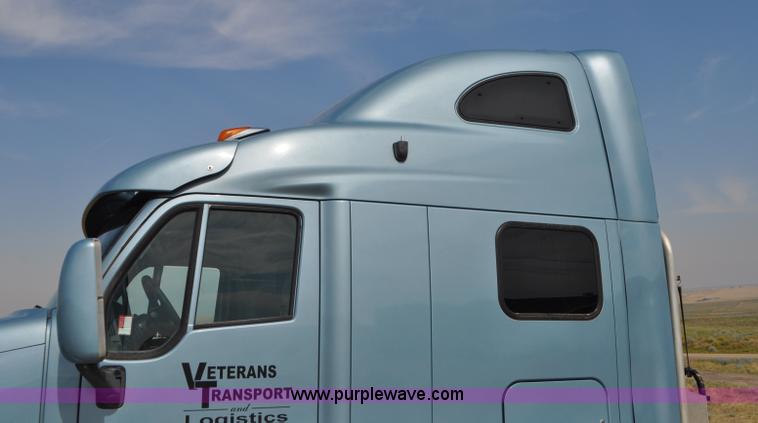 image for item G7470 2010 Peterbilt 387 semi truck