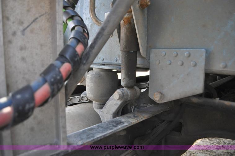 image for item G7470 2010 Peterbilt 387 semi truck