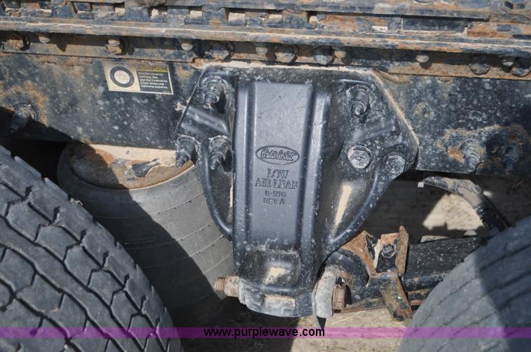 image for item G7470 2010 Peterbilt 387 semi truck