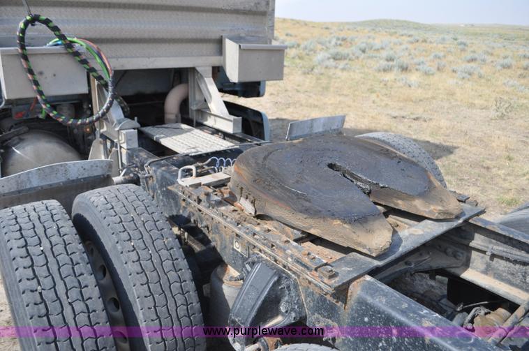 image for item G7470 2010 Peterbilt 387 semi truck