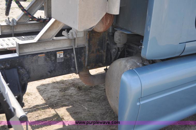 image for item G7470 2010 Peterbilt 387 semi truck