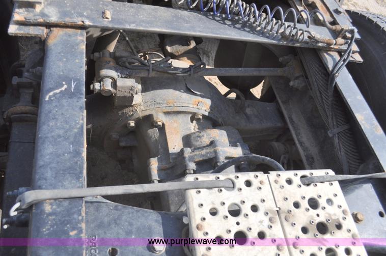 image for item G7470 2010 Peterbilt 387 semi truck