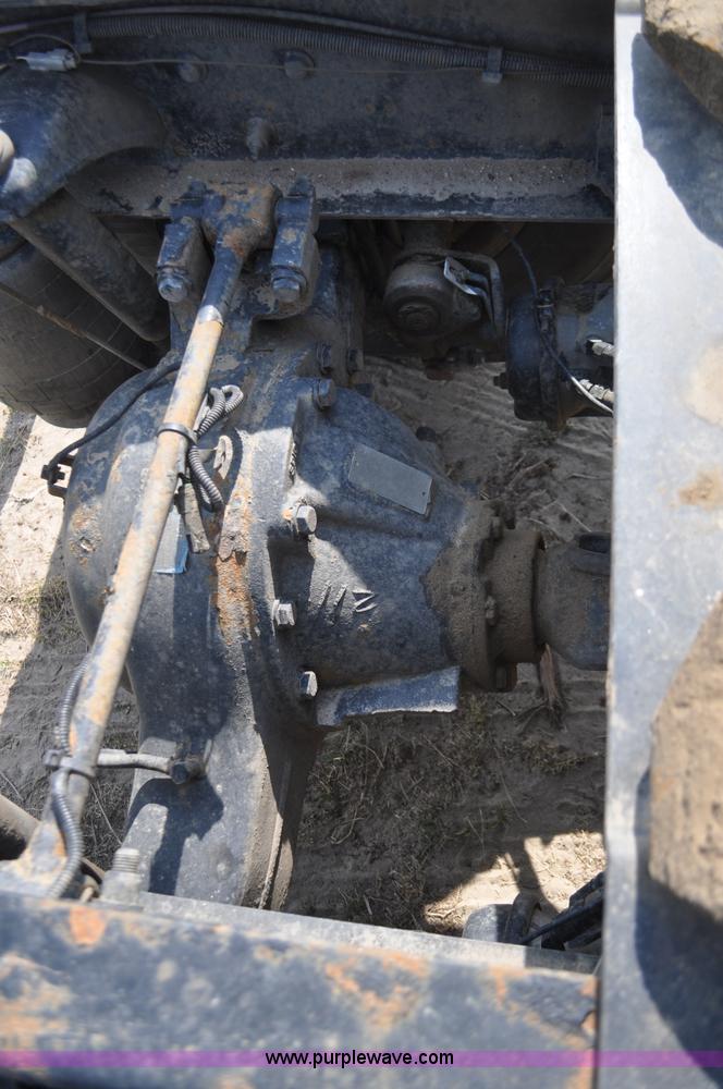 image for item G7470 2010 Peterbilt 387 semi truck