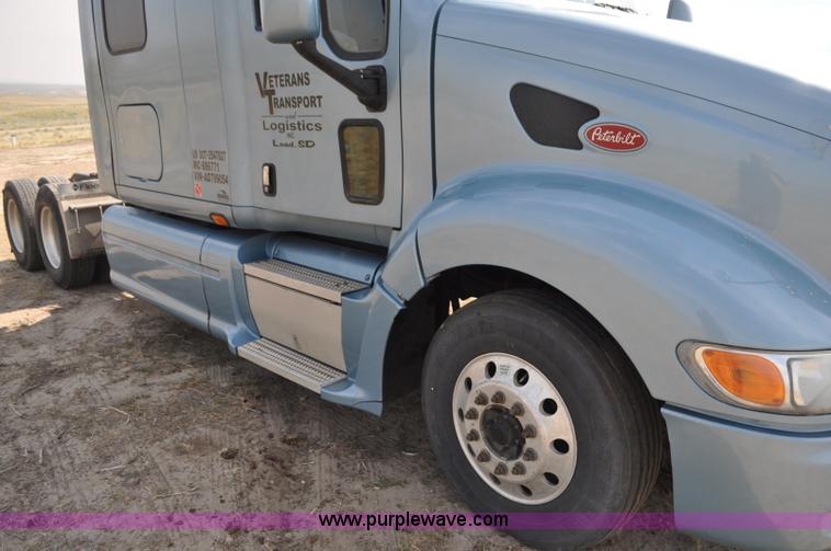 image for item G7470 2010 Peterbilt 387 semi truck