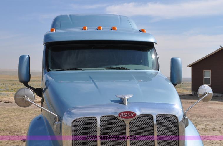 image for item G7470 2010 Peterbilt 387 semi truck