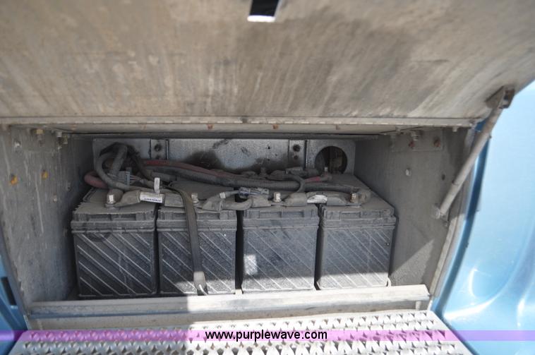 image for item G7470 2010 Peterbilt 387 semi truck