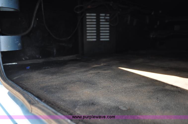 image for item G7470 2010 Peterbilt 387 semi truck