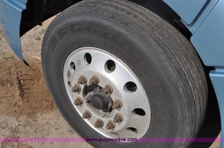 image for item G7470 2010 Peterbilt 387 semi truck