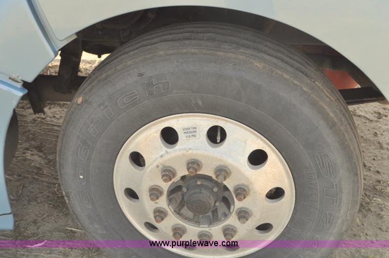 image for item G7470 2010 Peterbilt 387 semi truck