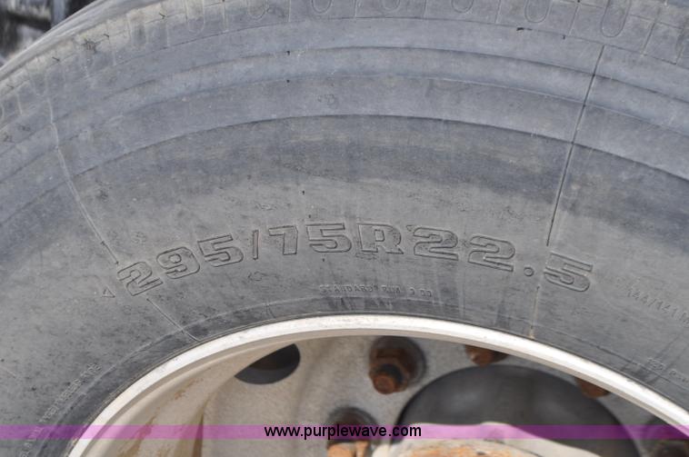 image for item G7470 2010 Peterbilt 387 semi truck