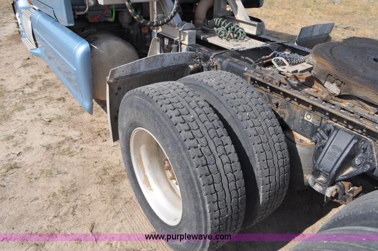 image for item G7470 2010 Peterbilt 387 semi truck