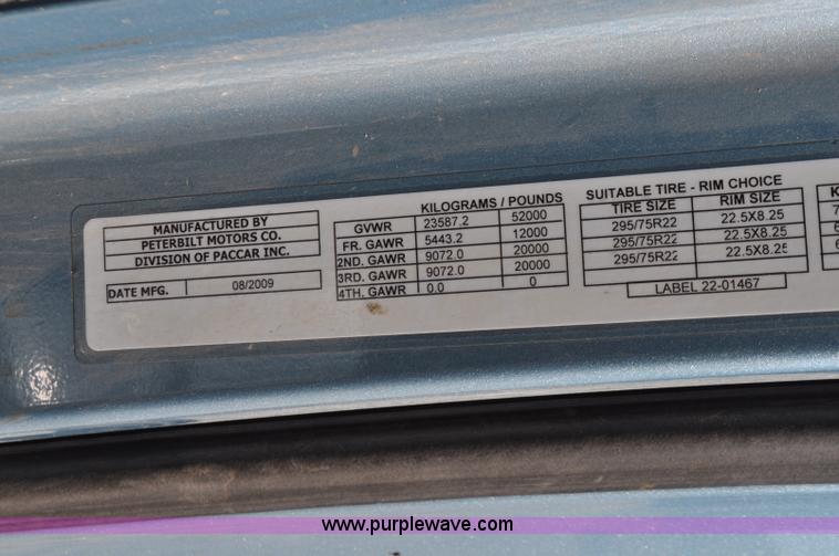 image for item G7470 2010 Peterbilt 387 semi truck