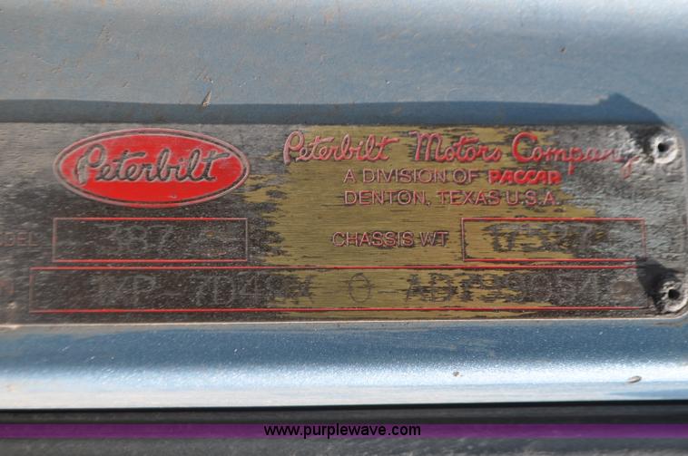 image for item G7470 2010 Peterbilt 387 semi truck