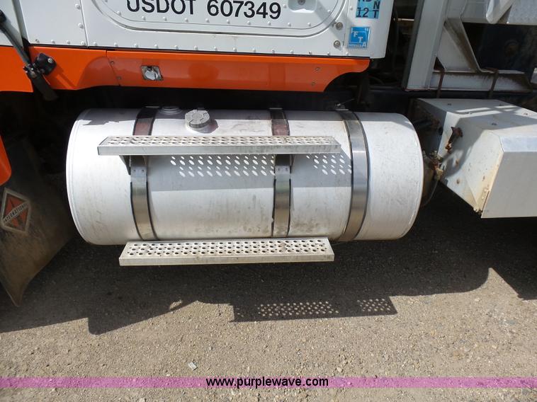 image for item J1644 2008 International 5900i semi truck