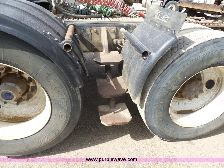 image for item J1644 2008 International 5900i semi truck