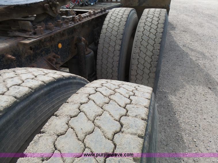 image for item J1644 2008 International 5900i semi truck