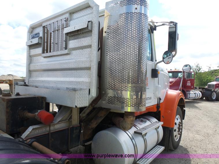 image for item J1644 2008 International 5900i semi truck