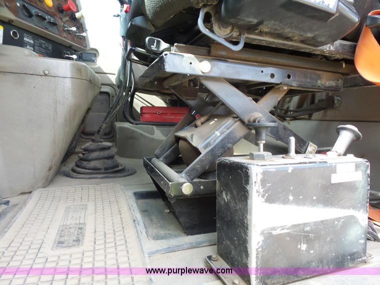 image for item J1644 2008 International 5900i semi truck