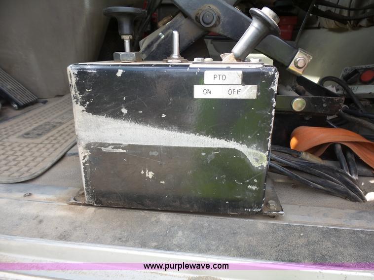 image for item J1644 2008 International 5900i semi truck